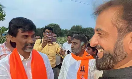 मनोज जरांगे से मिले एमआईएम प्रदेशाध्यक्ष जलील, सियासी गलियारों में गहमा गहमी