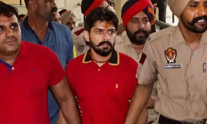 लॉरेंस बिश्नोई गैंग का एक और शार्प शूटर राजधानी दिल्ली से अरेस्ट, मुठभेड़ के दौरान पैर में लगी गोली, पिस्टल-कारतूस बरामद