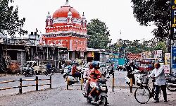 Jabalpur News: जाम को दूर करने लगवाए गए पोल, अब बनने लगे मुसीबत