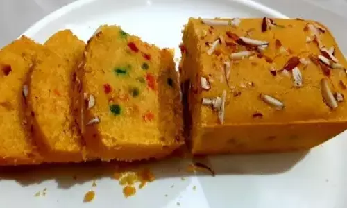 सिर्फ 4 चीजों से कड़ाही में बनाएं एगलेस स्पंज कस्टर्ड केक, बेकरी से केक लाना भूल ही जाएंगे