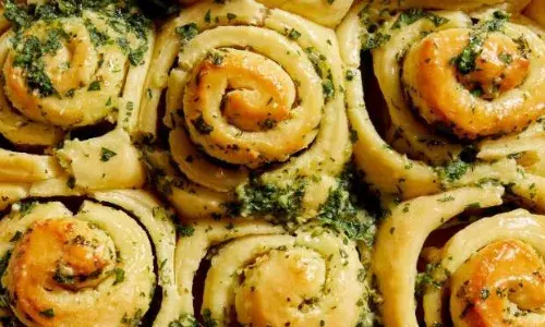 नॉर्मल चीजें खा खाकर हो गए हैं बोर, तो करें इन गार्लिक रोल्स को ट्राई, मन हो जाएगा फ्रेश नॉर्मल चीजें खा खाकर हो गए हैं बोर, तो करें इन गार्लिक रोल्स को ट्राई, मन हो जाएगा फ्रेश