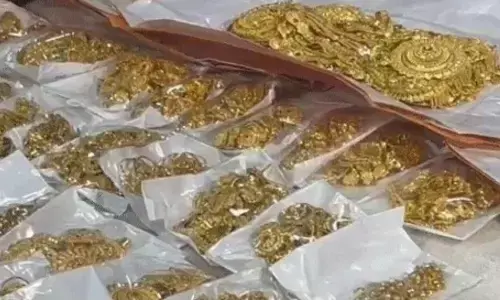 उपचुनाव से पहले पकड़ी सोने की खेप, कीमत जानकर उड़ जाएंगे होश उपचुनाव से पहले पकड़ी सोने की खेप, कीमत जानकर उड़ जाएंगे होश