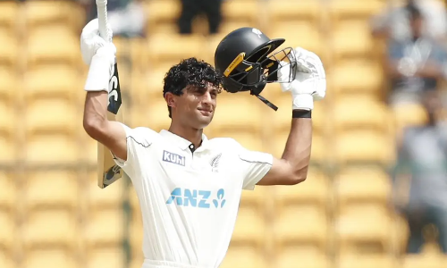 कौन है न्यूजीलैंड का यह धांसू बल्लेबाज जिसने बेंगलुरु टेस्ट में मचाई तबाही, भारत से है पुराना नाता