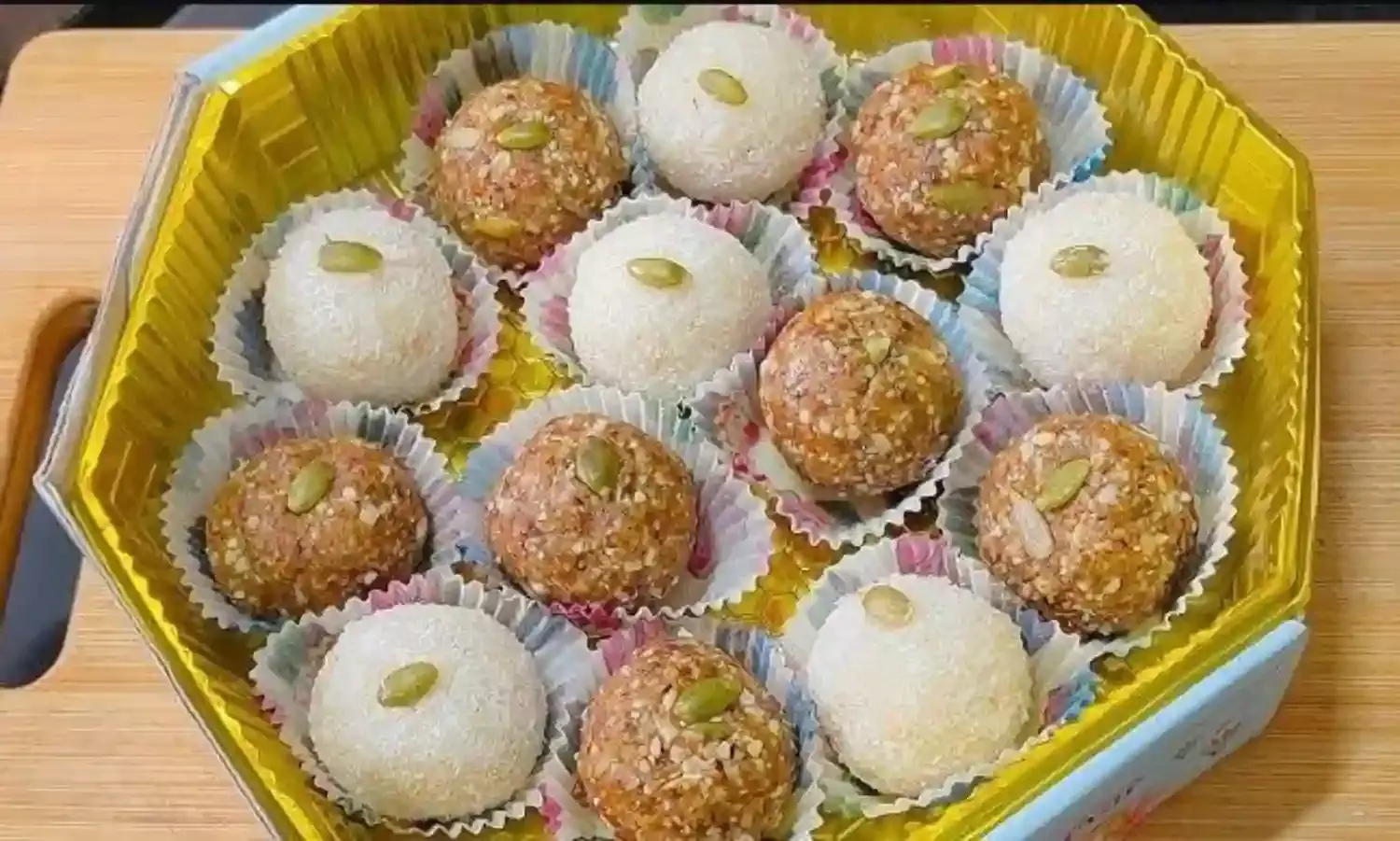 इस करवा चौथ ट्राई करें ये 6 तरह के स्वादिष्ट लड्डू, बिना मेहनत के बन जाएंगे झटपट