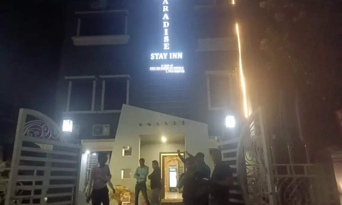 होटल ओयो पैराडाइज स्टे इन में चल रहे रैकेट का पुलिस ने किया पर्दाफाश