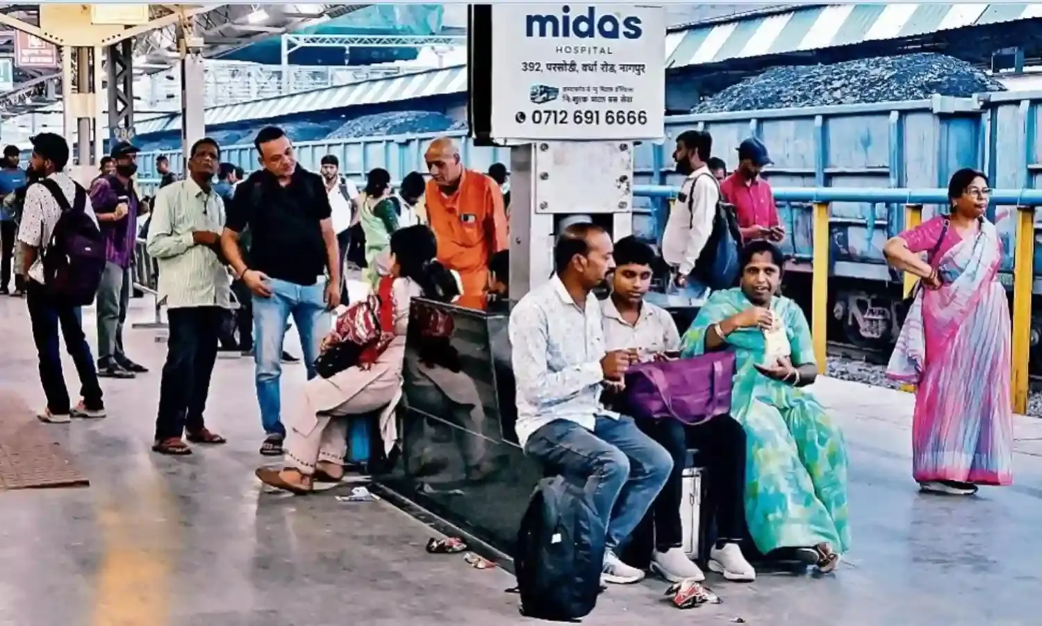 सफाई कर्मचारियों की कमी, मशीन की जगह मैन्युअली हो रही सफाई