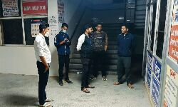 Chhindwara News: रात 3 बजे आरएमओ ने किया अस्पताल का औचक निरीक्षण, परिसर से गायब मिले गार्ड Chhindwara News: रात 3 बजे आरएमओ ने किया अस्पताल का औचक निरीक्षण, परिसर से गायब मिले गार्ड