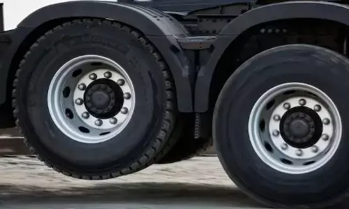 ट्रक में टंगे रहते हैं कुछ टायर, हटाने की जगह लटकाने के पीछे है बड़ी वजह, आपको भी होनी चाहिए जानकारी