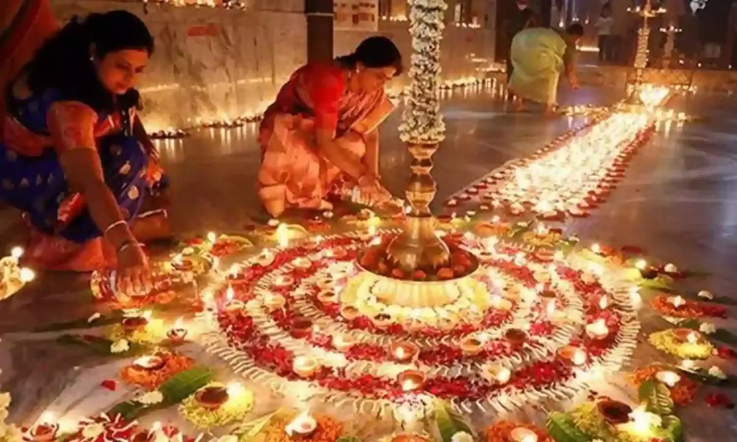 दिवाली पर अपने घर की चौखट को बनाना चाहते हैं शानदार, तो इन रंगोली डिजाइंस से ले सकते हैं हेल्प