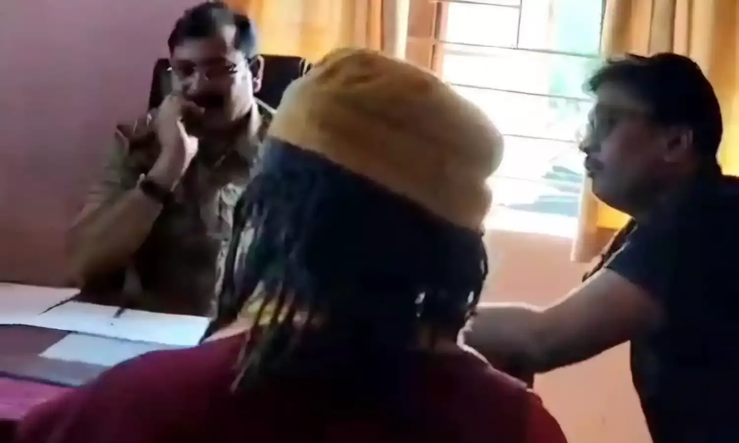 खैरहा थाने पहुंचा ट्रकों को खदान में प्रवेश से जबरिया रोकने का मामला