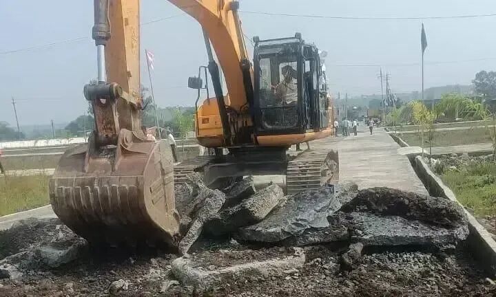 Chhindwara News- प्रशासन की सख्ती, 17 अवैध कॉलोनाइजरों पर चला बुलडोजर