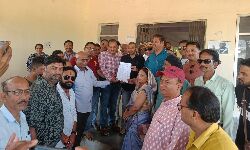 Panna News- थाना प्रभारी के विरूद्ध पत्रकारों ने सौंपा मुख्यमंत्री के नाम एडीएम को ज्ञापन