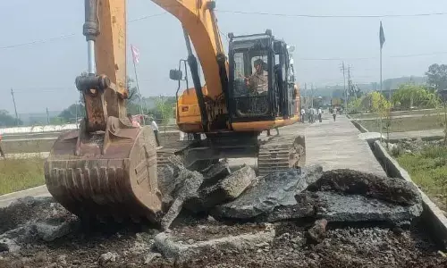 प्रशासन की सख्ती, 17 अवैध कॉलोनाइजरों पर चला बुलडोजर,ले-आउट तोड़े,पक्की सडक़े उखाड़ी