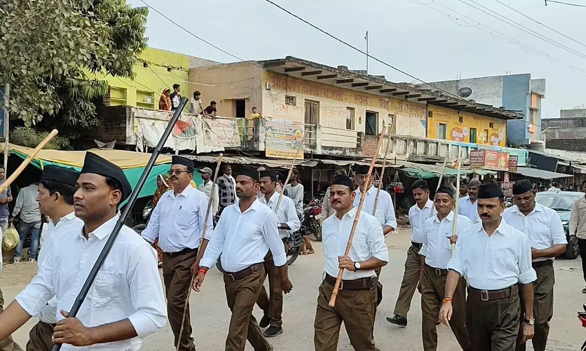 पवई में राष्ट्रीय स्वयं सेवक संघ ने निकाला पथ संचलन