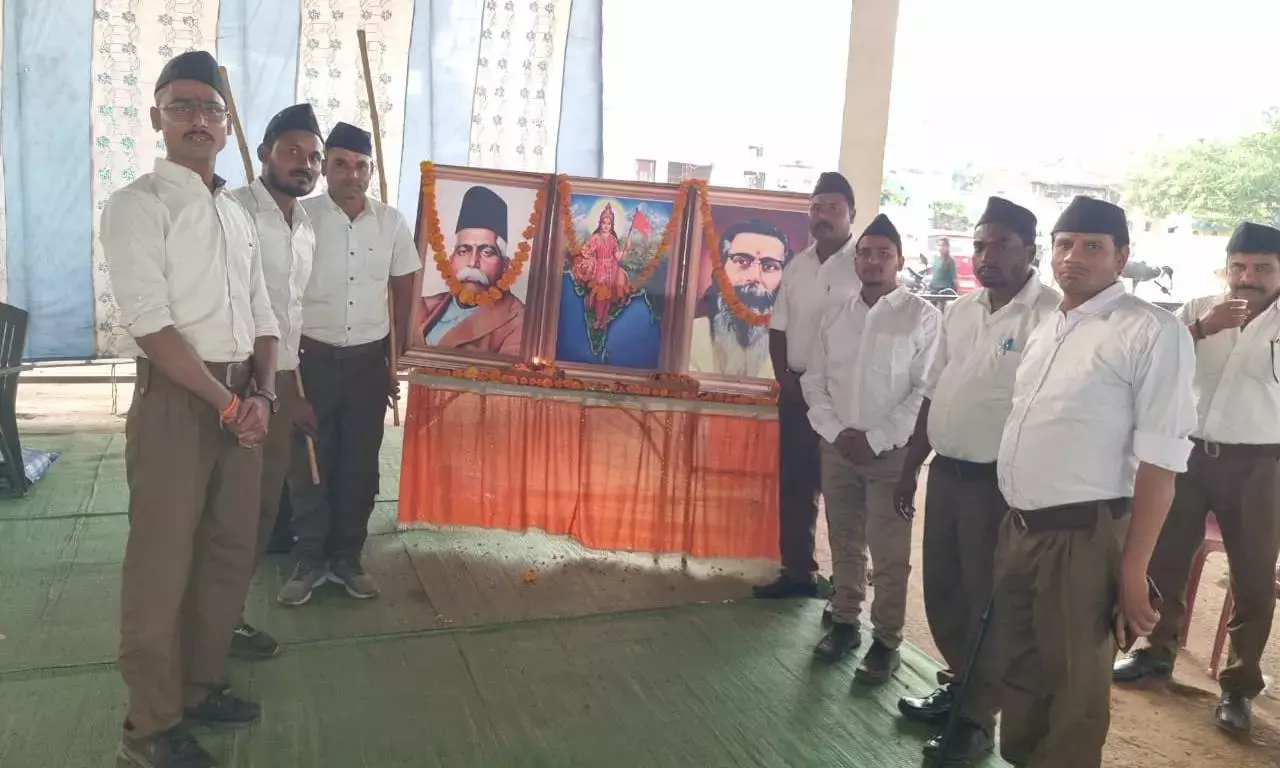 रैपुरा में निकला राष्ट्रीय स्वयंसेवक संघ का पथ संचलन