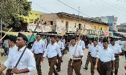 Panna News- पवई में राष्ट्रीय स्वयं सेवक संघ ने निकाला पथ संचलन Panna News- पवई में राष्ट्रीय स्वयं सेवक संघ ने निकाला पथ संचलन