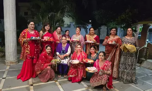 चांद की पूजा के बाद महिलाओं ने तोड़ा निर्जला उपवास, जिले भर में उत्साह के साथ मनाया गया करवाचौथ का पर्व