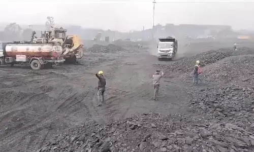 अमलाई पुलिस के पहुंचने के बाद खदान के अंदर घुसे ट्रक