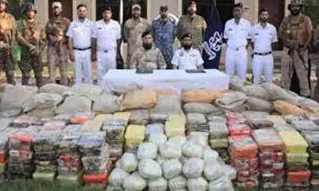 पाकिस्तान की नौसेना ने 14 करोड़ अमरीकी डॉलर मूल्य की नशीली ड्रग्स जब्त की