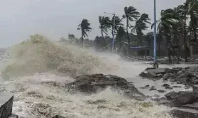 110 किमी की रफ्तार से देने वाला है ओडिशा में दस्तक, लोगों को पुरी छोड़ने की चेतावनी, हाई अलर्ट पर NDRF की टीम