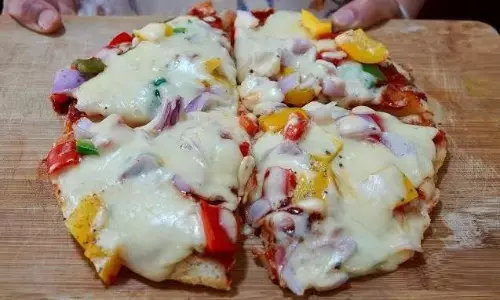 तवे पर बनाएं बच्चों को पसंद आने वाला सूजी का हेल्दी पिज्जा, झटपट हो जाएगा तैयार