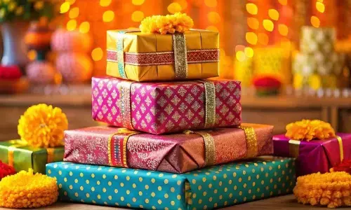 धनतेरस के मौके पर सुंदर-सुंदर भेंट देकर बनाएं अपने रिश्तेदारों का दिन यादगार, मिलेगा खूब सारा आशीर्वाद धनतेरस के मौके पर सुंदर-सुंदर भेंट देकर बनाएं अपने रिश्तेदारों का दिन यादगार, मिलेगा खूब सारा आशीर्वाद