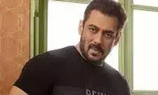 सलमान खान और बाबा सिद्दीकी के पूरे परिवार को मिली पुलिस सुरक्षा