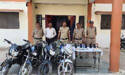 Panna News- शहर में जुआ खेलते पकड़े गए सात आरोपी, तीन भागे, 1 लाख 42 हजार रूपए नगदी सहित चार मोटर साइकिलें व छ: नग मोबाइल जप्त