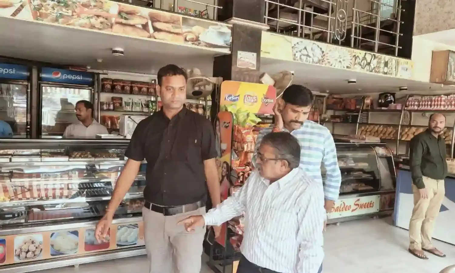 मिष्ठान प्रतिष्ठानों से लिये गये खाद्य पदार्थों के सैम्पल