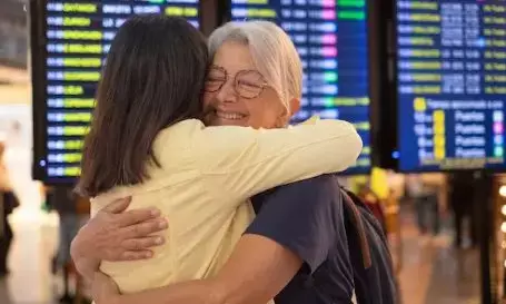 एयरपोर्ट पर 3 मिनट से ज्यादा का हग करने पर देना होगा भारी जुर्माना, नहीं दिखा सकते हैं अपने जज्बात, जानें क्या है इस नियम को बनाने की वजह एयरपोर्ट पर 3 मिनट से ज्यादा का हग करने पर देना होगा भारी जुर्माना, नहीं दिखा सकते हैं अपने जज्बात, जानें क्या है इस नियम को बनाने की वजह