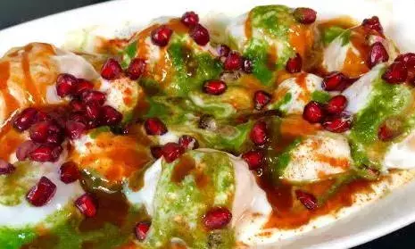 इस दिवाली खाना चाहते हैं कुछ हटके, तो बनाएं इस तरह से दही भल्ले, खाकर सब करेंगे बल्ले-बल्ले इस दिवाली खाना चाहते हैं कुछ हटके, तो बनाएं इस तरह से दही भल्ले, खाकर सब करेंगे बल्ले-बल्ले