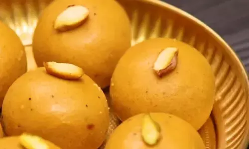 दिवाली के खास त्योहार पर बनाएं खास तरीके से बेसन के लड्डू, घर पर ही बनाएं मार्केट स्टाइल बेसन के लड्डू