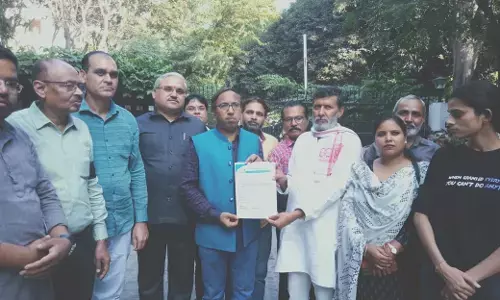 भारत जोड़ो अभियान ने महाराष्ट्र सदन के बाहर किया विरोध प्रदर्शन भारत जोड़ो अभियान ने महाराष्ट्र सदन के बाहर किया विरोध प्रदर्शन