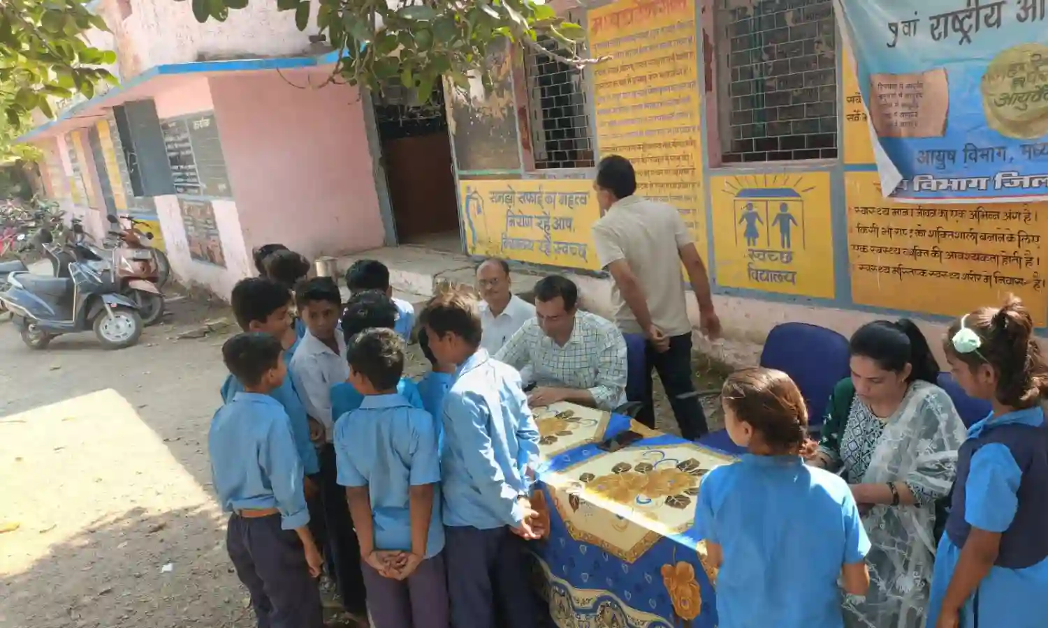 राष्ट्रीय आयुर्वेद दिवस के उपलक्ष्य में आयुष विभाग द्वारा आयोजित किए गए कार्यक्रम