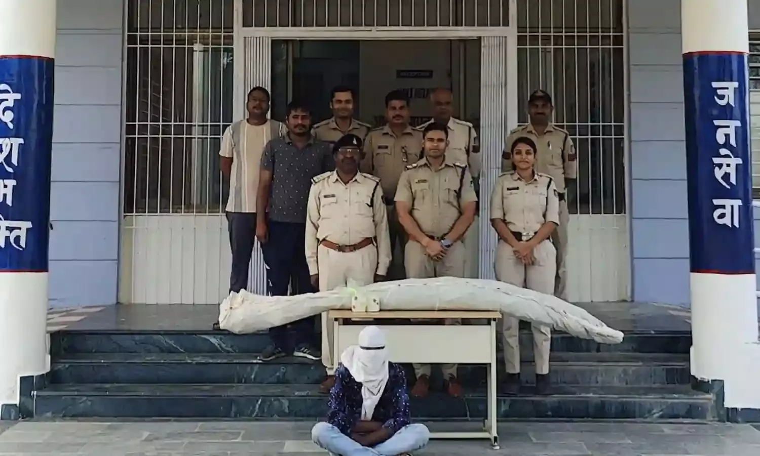 गांजा की अवैध खेती करने वाला युवक गिरफ्तार, खेत में लगे थे गांजे के २९ हरे पेड़, धरमपुर पुलिस ने की कार्यवाही
