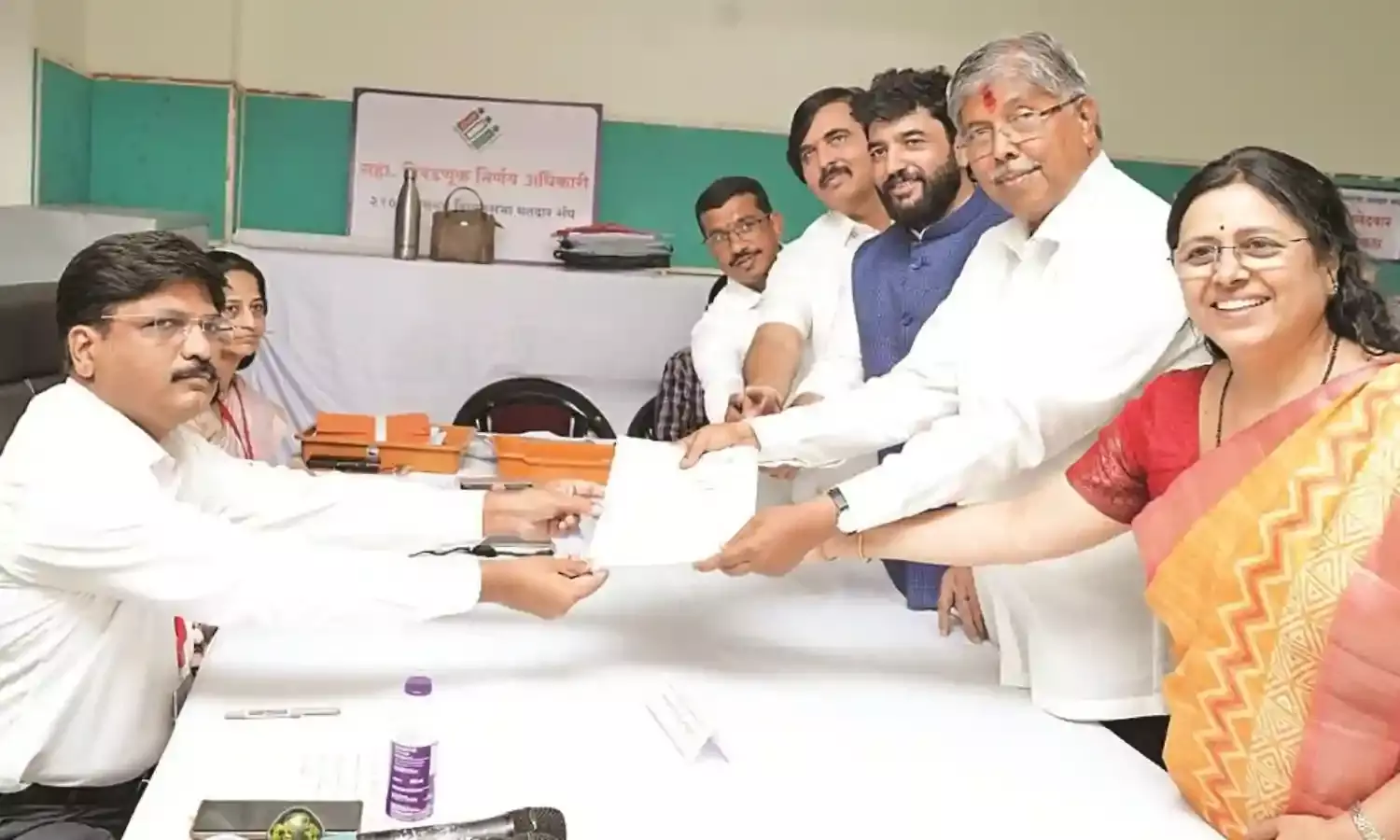 कांग्रेस की पहली सूची में साकोली से चुनाव लड़ेंगे पटोले, गुड़धे का फडणवीस से मुकाबला