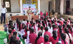 Panna News- छात्र-छात्राओं को यातायात पुलिस ने बताये नियम