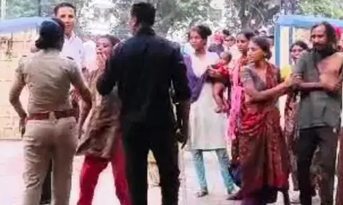 घुमंतुओं का थाने पर पथराव, जब्त सोयाबीन छुड़ाने टूट पड़े