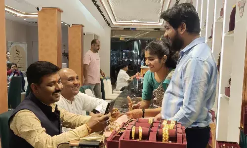 पुष्य नक्षत्र पर लोगों ने की जमकर खरीददारी