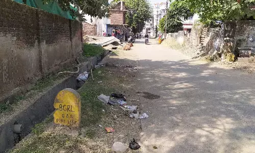 शहर के अंदरूनी मार्ग जर्जर व अतिक्रमण के शिकार