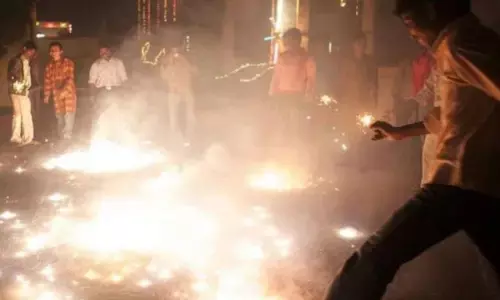 दिवाली पर छुट्टी है बच्चों की तो पटाखे जलाने की जगह करवा सकती हैं ये काम, जान पाएंगे त्योहार का महत्व दिवाली पर छुट्टी है बच्चों की तो पटाखे जलाने की जगह करवा सकती हैं ये काम, जान पाएंगे त्योहार का महत्व