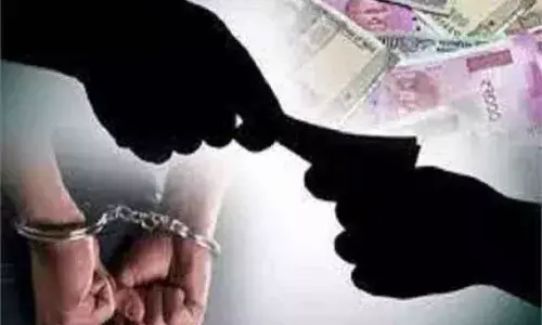 मुंबई सीबीआई के नाम पर पुणे एसआरपीएफ कॉन्स्टेबल ने 12 लाख की मांगी रिश्वत - गिरफ्तार मुंबई सीबीआई के नाम पर पुणे एसआरपीएफ कॉन्स्टेबल ने 12 लाख की मांगी रिश्वत - गिरफ्तार