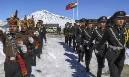 पीछे हटना शुरू हुईं दोनों भारत और चाइना की सेना, दिवाली से पहले खाली होंगे पूर्वी लद्दाख के ये दो स्थान पीछे हटना शुरू हुईं दोनों भारत और चाइना की सेना, दिवाली से पहले खाली होंगे पूर्वी लद्दाख के ये दो स्थान