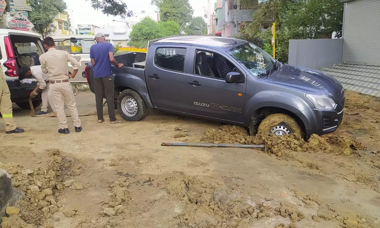 कालोनी की सडक़ों पर वाहनों की धमाचौकड़ी कालोनी की सडक़ों पर वाहनों की धमाचौकड़ी
