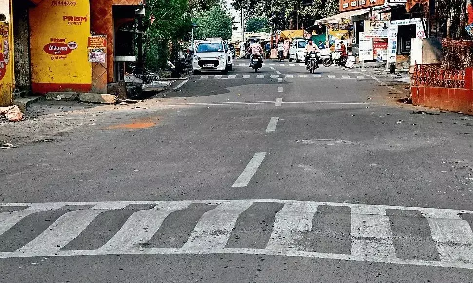 अजब है..पौने दो किलोमीटर की सड़क में बना दिए 18 स्पीड-ब्रेकर