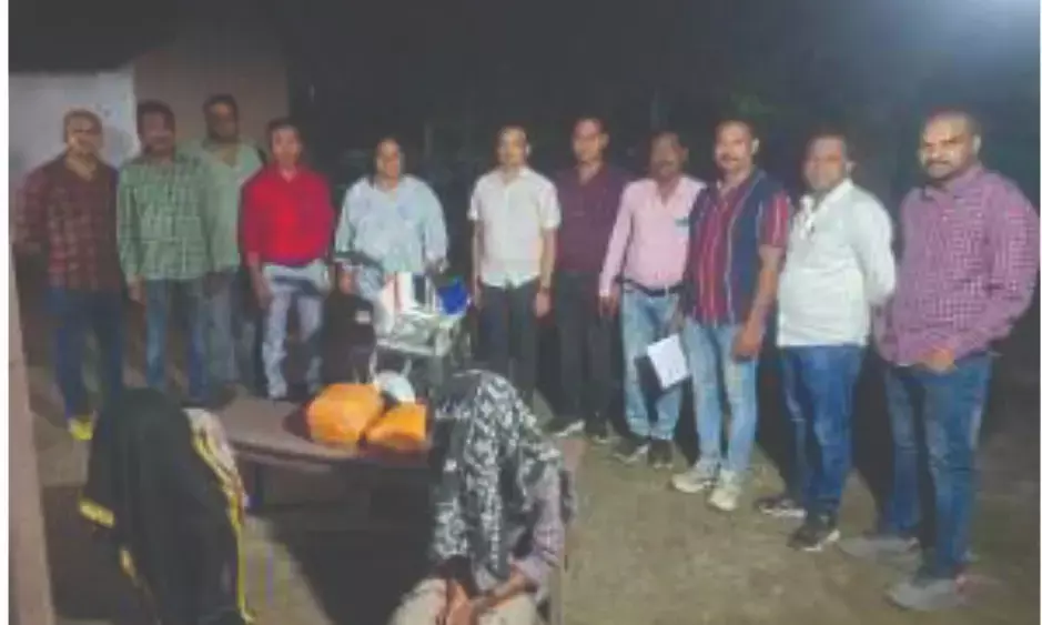 पुलिस की नाक के नीचे हो रहा था गांजे का सौदा , दो आरोपी गिरफ्तार , दो फरार