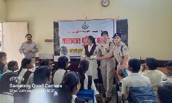 Panna News- छात्र-छात्राओं को यातायात नियमों व सायबर सुरक्षा के प्रति किया गया जागरूक Panna News- छात्र-छात्राओं को यातायात नियमों व सायबर सुरक्षा के प्रति किया गया जागरूक