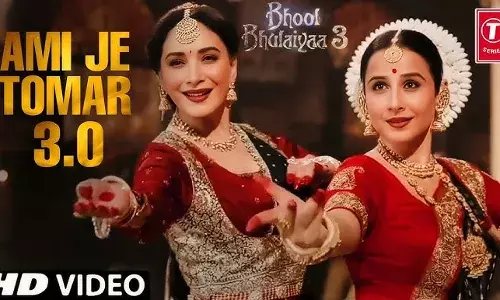 भूल भुलैया 3 के गाने आमी जे तोमार 3.O पर परफॉर्म करते हुए गिरीं विद्या बालन, वीडियो सोशल मीडिया पर हुआ वायरल भूल भुलैया 3 के गाने आमी जे तोमार 3.O पर परफॉर्म करते हुए गिरीं विद्या बालन, वीडियो सोशल मीडिया पर हुआ वायरल