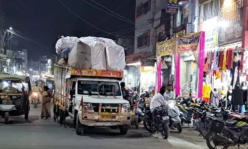 बाजार की सडक़ों पर जाम बड़ी समस्या, पार्किंग के लिए उचित इंतजाम का अभाव, सडक़ें भी संकरी