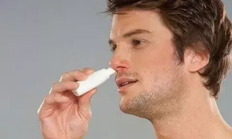 जुखाम को ठीक करने के लिए खरीदी दवा, नाक में डालते-डालते लग गई स्प्रे की आदत, कई महीनों तक करता रहा स्प्रे के नशे जुखाम को ठीक करने के लिए खरीदी दवा, नाक में डालते-डालते लग गई स्प्रे की आदत, कई महीनों तक करता रहा स्प्रे के नशे